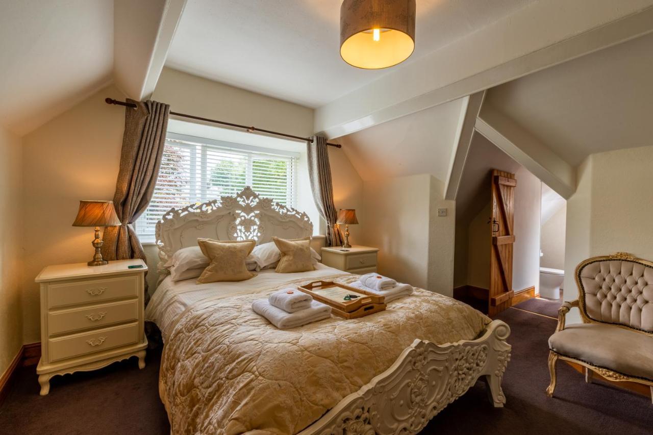 Chestnuts Guest House (Adults Only) วินเดอร์เมียร์ ภายนอก รูปภาพ