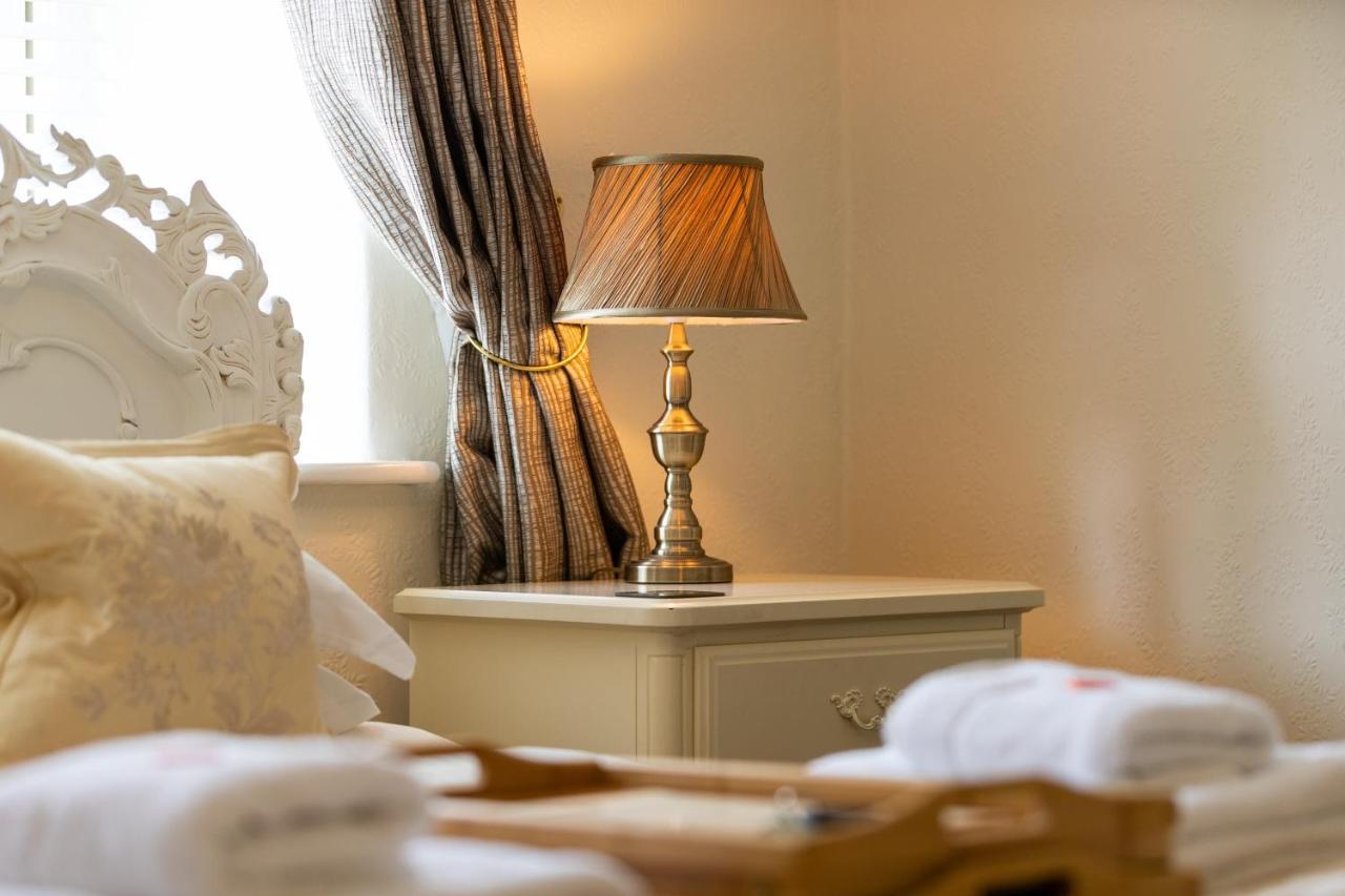 Chestnuts Guest House (Adults Only) วินเดอร์เมียร์ ภายนอก รูปภาพ