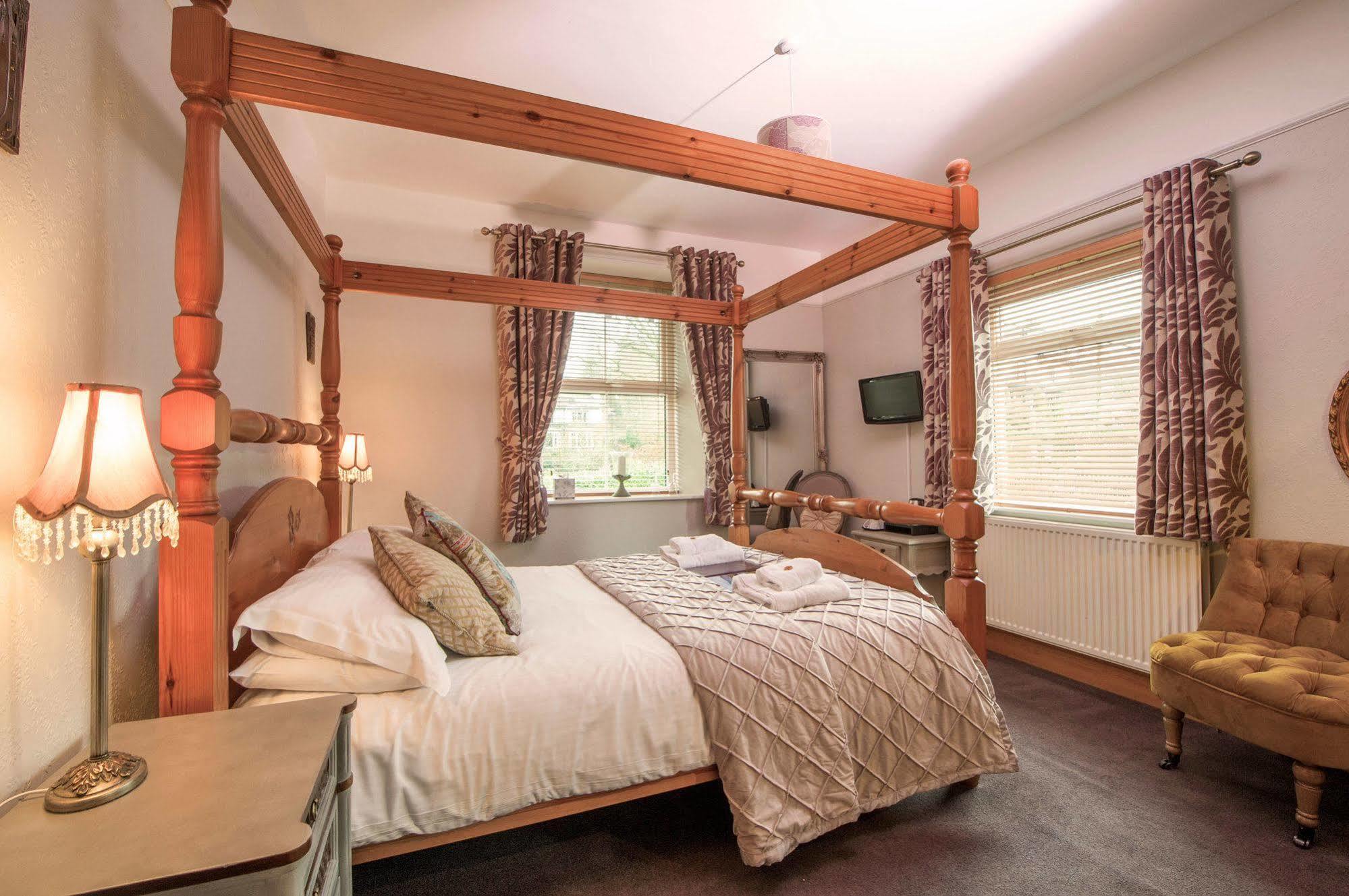 Chestnuts Guest House (Adults Only) วินเดอร์เมียร์ ภายนอก รูปภาพ
