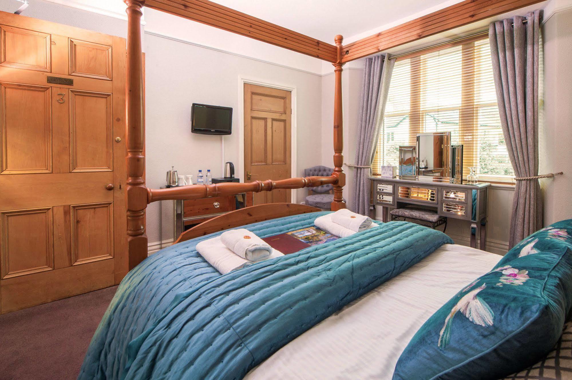 Chestnuts Guest House (Adults Only) วินเดอร์เมียร์ ภายนอก รูปภาพ