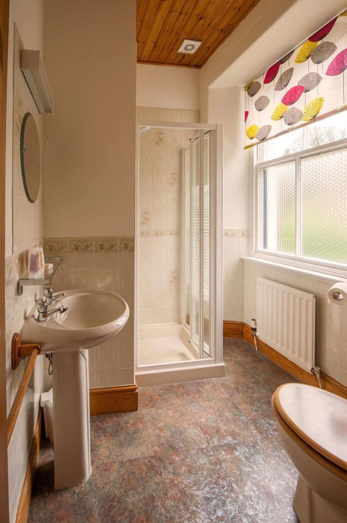 Chestnuts Guest House (Adults Only) วินเดอร์เมียร์ ภายนอก รูปภาพ