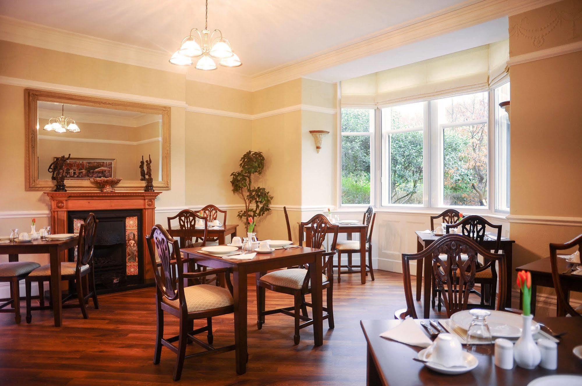 Chestnuts Guest House (Adults Only) วินเดอร์เมียร์ ภายนอก รูปภาพ