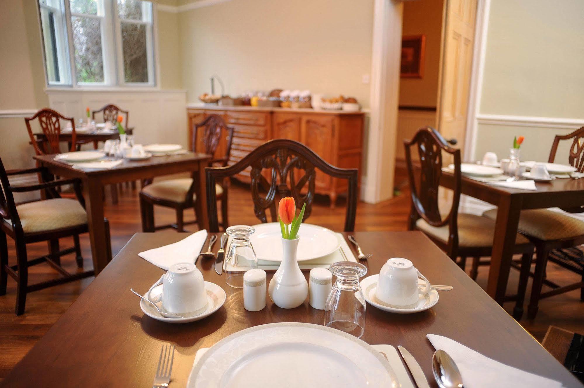 Chestnuts Guest House (Adults Only) วินเดอร์เมียร์ ภายนอก รูปภาพ